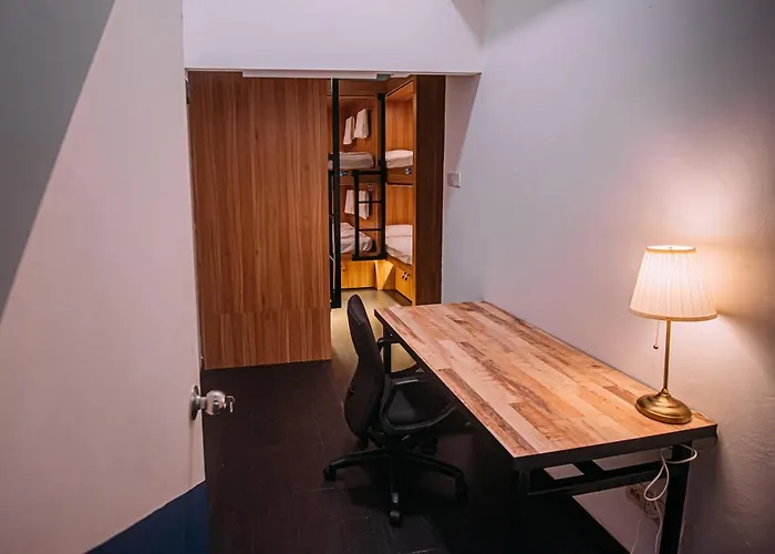 Bluewaters Pods 38 Hongkong St