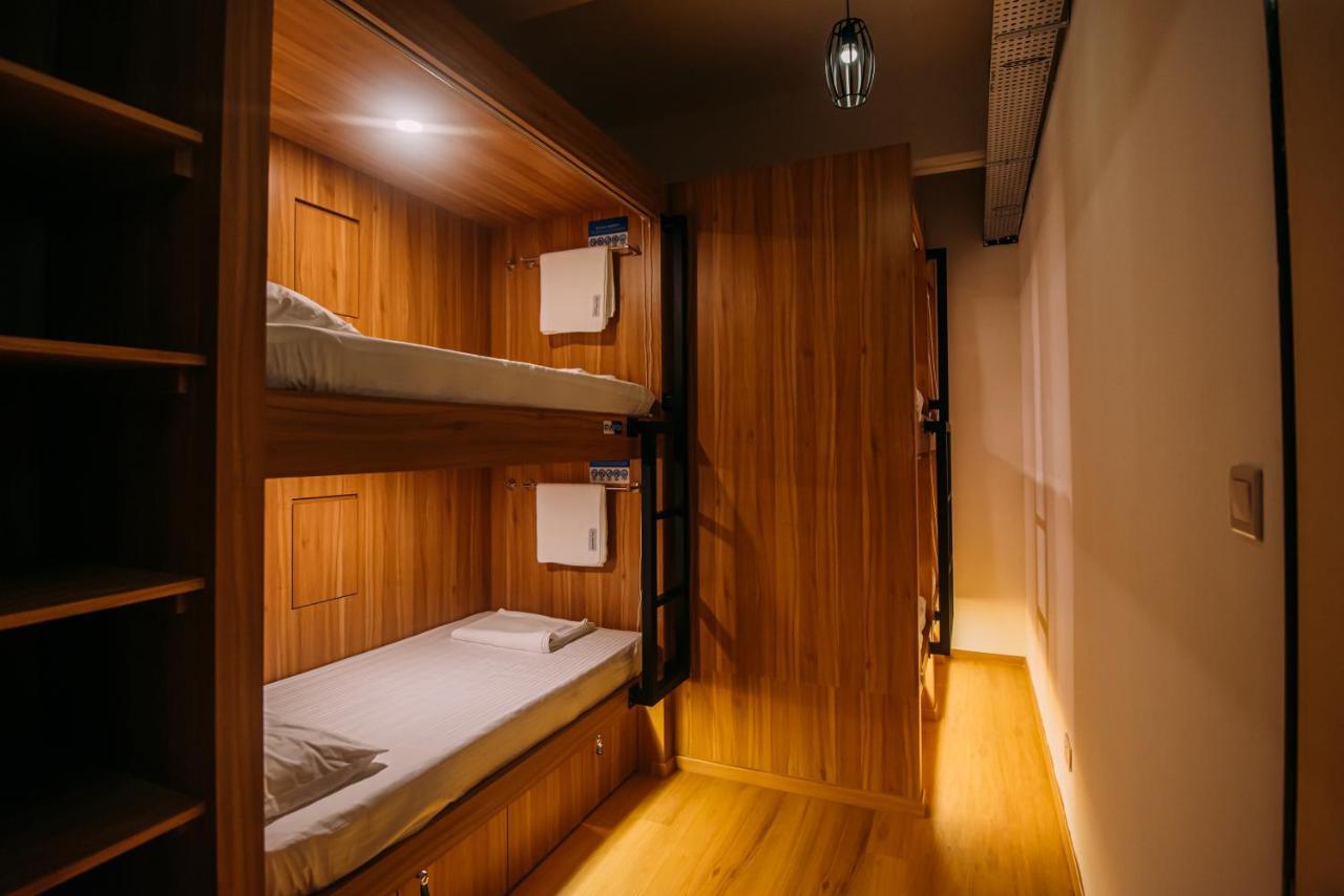 Bluewaters Pods 38 Hongkong St Asrama Singapore